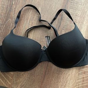 VS, Black Demi 36DD with adjustable straps. Never dried, great bra! Smooth!